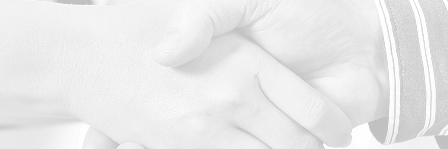 Greyscale close up photo of two people shaking hands