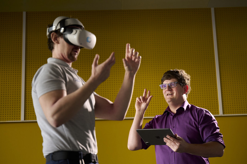 Lecturer guides student through VR simulation 